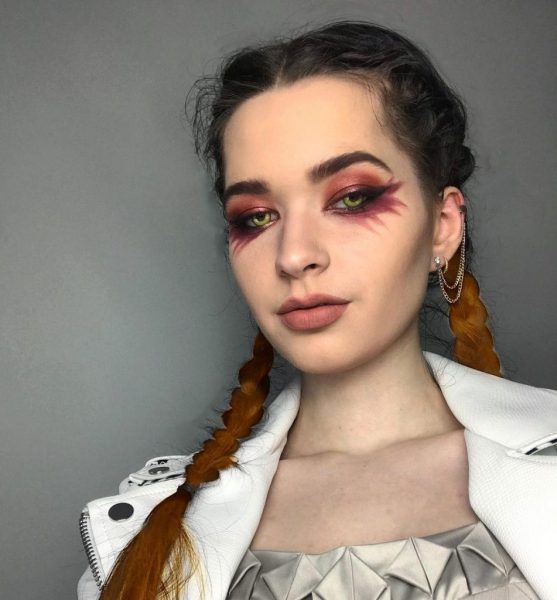 Лучший косплей Лобы из Apex Legends