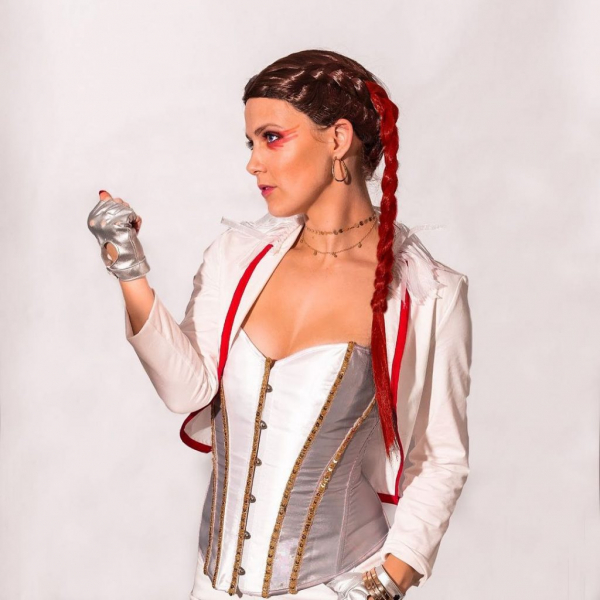 Лучший косплей Лобы из Apex Legends